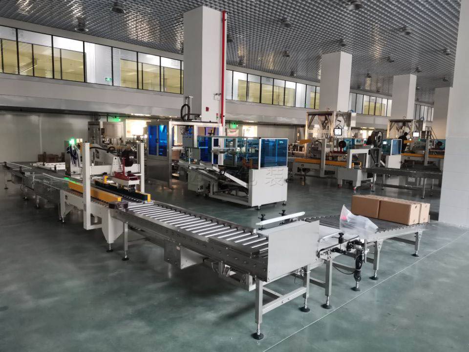 易拉罐灌裝機(jī)助力保鮮灌裝升級(jí)